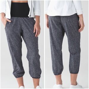 Lululemon Om Pant Freckle Flower Black White 6
